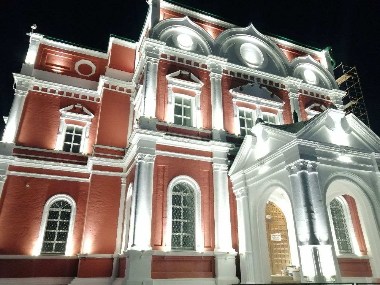 Богоявленский собор тульского кремля украсила архитектурная подсветка